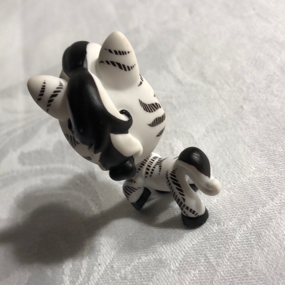 Littlest Pet Shop #903 Zebra LPS - Picture 3 of 16